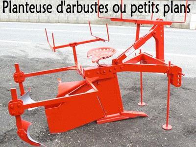 Planteuse d'arbustes ou petits plans