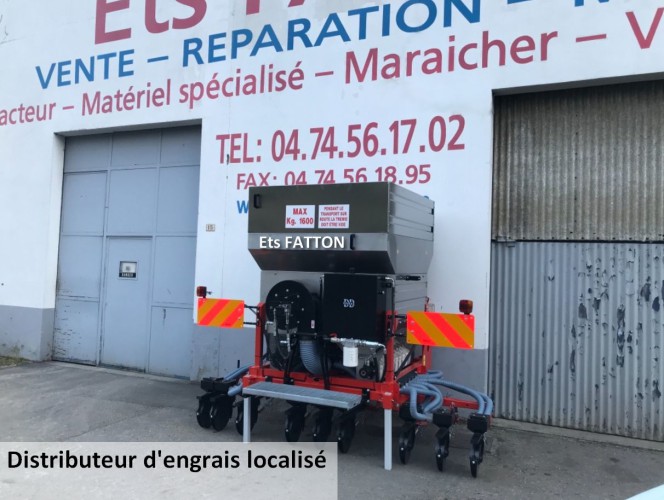 Distributeur d'engrais localisé enfouissement 3 sorties sur 3 planches